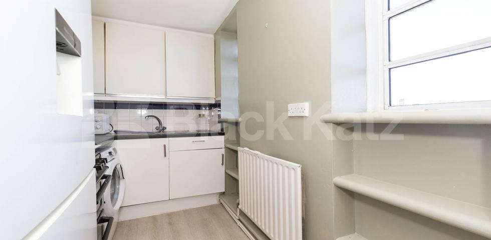 Spacious modern one bed mins to Tube Shops & Regents Park Mornington Crescent , Camden